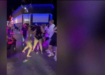 Κρήτη: Αγγλίδες τουρίστριες πιάστηκαν στα χέρια για τα μάτια ενός άνδρα στα Μάλια