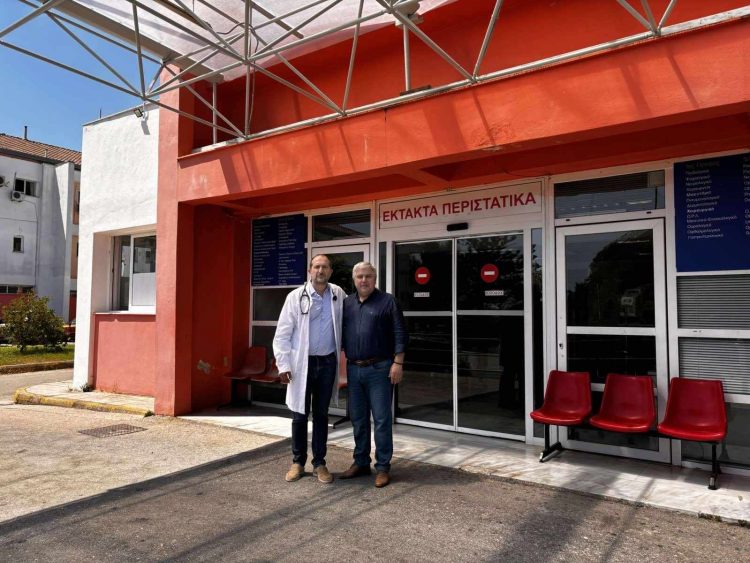 Δήμαρχος κάνει εθελοντική εφημερία σε νοσοκομείο λόγω έλλειψης προσωπικού