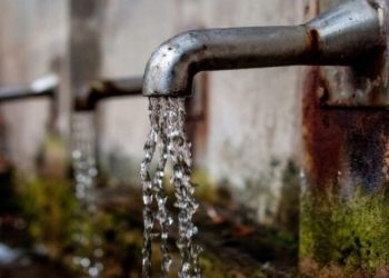 Γεωλόγος ανακάλυψε το αρχαιότερο νερό στη Γη και το ήπιε για να δοκιμάσει τη γεύση του