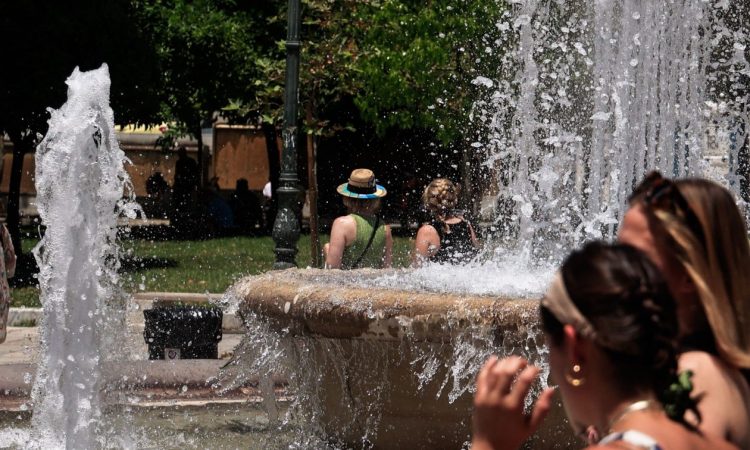 Καιρός: Επί 18 ημέρες η θερμοκρασία δεν έπεσε κάτω από 27 βαθμούς κελσίου – Η πρόγνωση της εβδομάδας