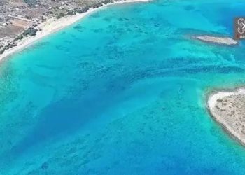 Η παραλία της Λακωνίας που θυμίζει… Χαβάη
