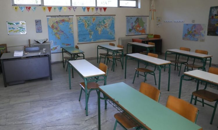 Σχολεία: Αλλάζουν τα πάντα με τις απουσίες – Πότε θα μένουν στην ίδια τάξη οι μαθητές
