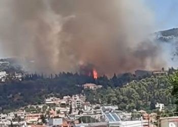 Πάτρα: Μεγάλη φωτιά στο Γηροκομειό – Δόθηκε εντολή για εκκένωση, ήχησε το 112