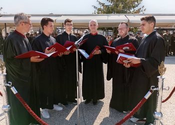 Στην ορκωμοσία της ΣΜΥ οι συνέδραμαν οι Τρικαλινοί ιεροψάλτες