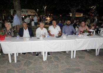 Πανδαισία παραδοσιακών χορών στη Γιορτή Κρεμμυδιού στο Παλαιομονάστηρο