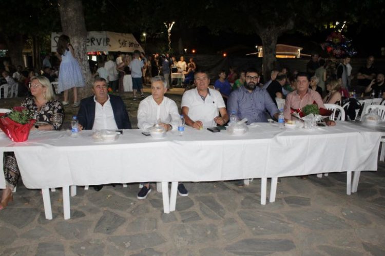 Πανδαισία παραδοσιακών χορών στη Γιορτή Κρεμμυδιού στο Παλαιομονάστηρο