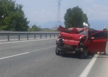 Τρίκαλα: Τραυματισμός 37χρονης μητερας σε τροχαίο | Σώα τα 2 ανήλικα παιδιά της