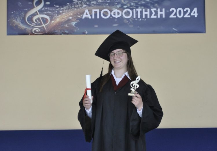 Με σειρά 9η πανελλαδικά, στην πρώτη της επιλογή εισάγεται η Υακίνθη Δήμου, κόρη του αείμνηστου καθηγητή Γιάννη Δήμου