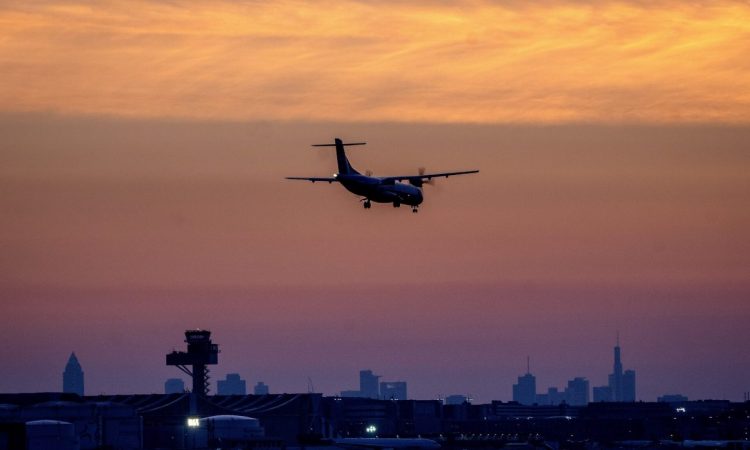 Αεροπορική εταιρεία δίνει τη δυνατότητα στις γυναίκες να επιλέγουν αν θα κάθονται δίπλα σε άνδρες