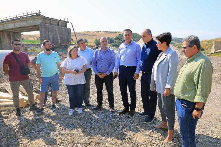 Στην κατασκευή προσωρινής γέφυρας στην Αμπελιά Φαρσάλων προχωρά η Περιφέρεια Θεσσαλίας