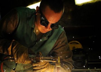 Εξαήμερη εργασία: Ολική επαναφορά στις εργασιακές συνθήκες πριν το 1981