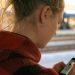 Νέες μητέρες που χρησιμοποιούν συχνά smartphone επιβραδύνουν την ανάπτυξη του λόγου των παιδιών τους