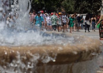 Καιρός: Ο καύσωνας επιστρέφει… αγριεμένος – Ποια πόλη θα «βράσει» στους 42 τις επόμενες ημέρες