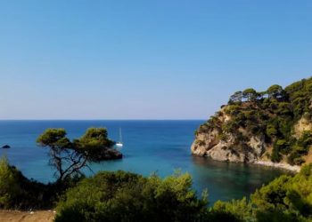 Πρέβεζα: Η «απάτητη» παραλία της Ηπείρου με τα κρυστάλλινα νερά