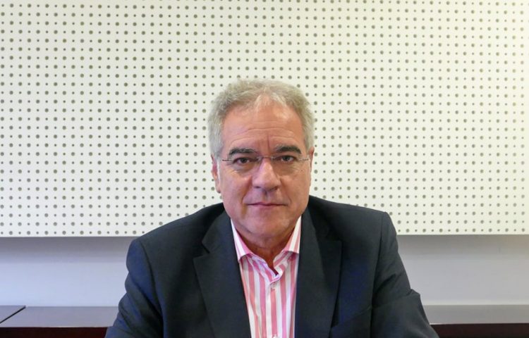 Παραμένει στη θέση του ο Φώτης Σερέτης