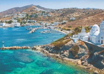 Ίος: Times και Greenme.it «ψηφίζουν» το νησί για τις γαλάζιες παραλίες και τα σοκάκια του