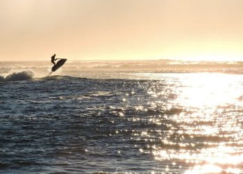 Water sports: Οι 10 εντολές για την ασφάλειά σας – «Σεβαστείτε τη θάλασσα και γνωρίστε τα όρια σας»