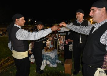 Με μεγάλη επιτυχία το Καραγκούνικο Πανηγύρι στο Πάρκο Ματσόπουλου στα Τρίκαλα (ΒΙΝΤΕΟ – ΦΩΤΟ)