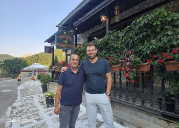 Στα ορεινά των Τρικάλων ο Στέφανος Κασσελάκης | Είναι προσκεκλημένος σε γάμο