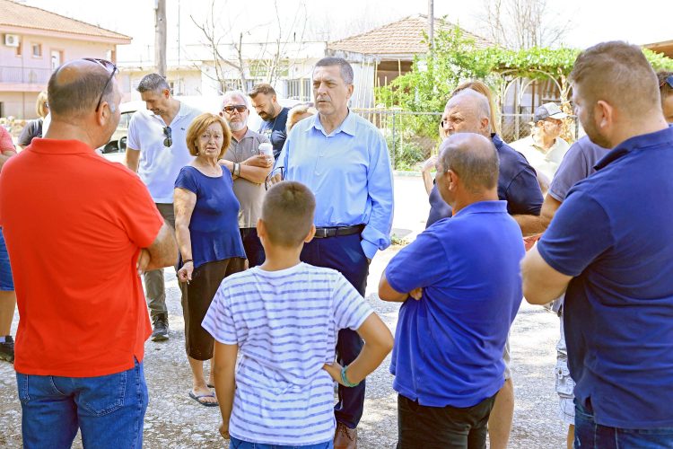 Πόρτες και κουφώματα σε πλημμυροπαθείς του Σωτηρίου διένειμε η Περιφέρεια Θεσσαλίας αξιοποιώντας δωρεά της εταιρείας «Αλέξανδρος Δανέλης & ΣΙΑ Ε.Β.Ε.Ε.»