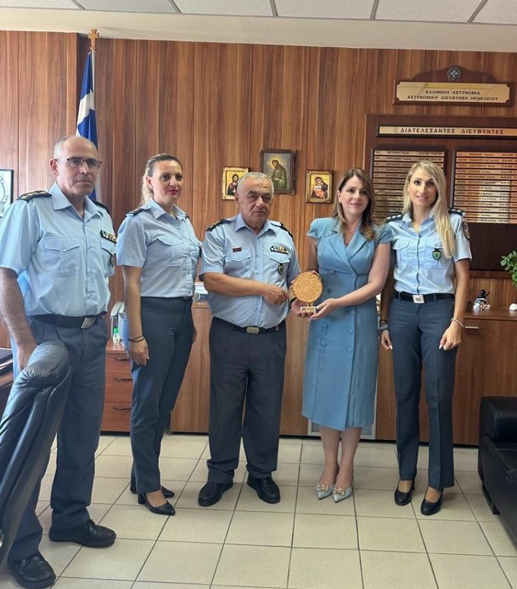Η υφυπουργός Κατερίνα Παπακώστα, επισκέφθηκε το Ηράκλειο Κρήτης και συναντήθηκε με φορείς και υπηρεσίες κατά της έμφυλης βίας