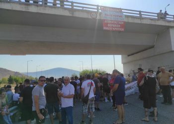 Συμβολική κατάληψη του κόμβου Φαρκαδόνας από τους πλημμυροπαθείς (ΒΙΝΤΕΟ-ΦΩΤΟ)