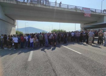 Συμβολική κατάληψη του κόμβου Φαρκαδόνας από τους πλημμυροπαθείς (ΒΙΝΤΕΟ-ΦΩΤΟ)