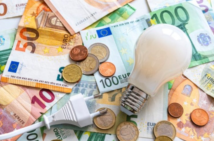 Διαμαρτυρία ελευθεροεπαγγελματιών για τους έκτακτους συμπληρωματικούς λογαριασμούς ενέργειας
