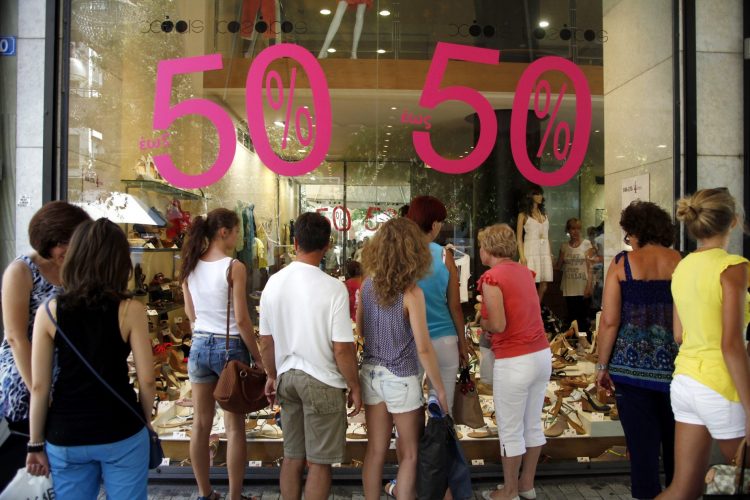 Ανοίγει το πρωί της Δευτέρας η αυλαία των θερινών εκπτώσεων 