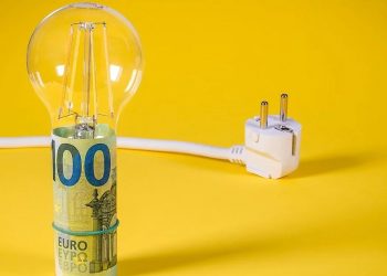 Ρεύμα: Ποια τιμολόγια και ποιοι θα επιδοτηθούν τον Αύγουστο