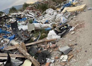 Απέραντη χωματερή στα όρια Σωτήρας-Ράξας