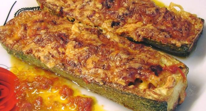 Κολοκυθάκια γεμιστά με κοτόπουλο και τυρί στο φούρνο