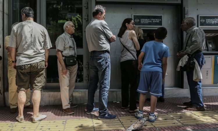 Πού θα κυμανθούν οι αυξήσεις σε μισθούς, συντάξεις και επιδόματα – Παραδείγματα