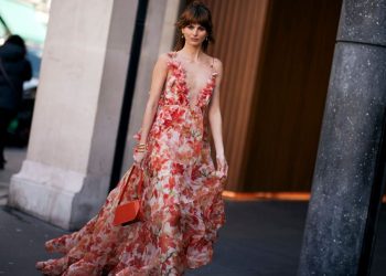 Το floating dress είναι η νέα αιθέρια τάση στα φορέματα του καλοκαιριού