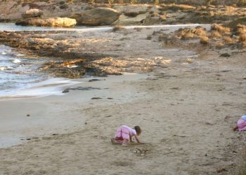Μάθαμε γιατί η υπέροχη παραλία στα Κουφονήσια λέγεται «Ιταλίδα»: Η ρομαντική ιστορία μιας αγάπης