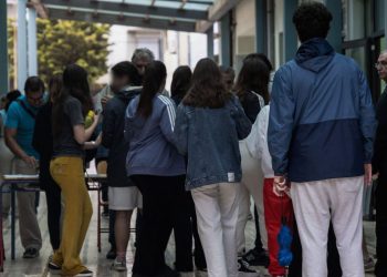 Πανελλήνιες Εξετάσεις: Η κατρακύλα των στρατιωτικών σχολών και οι… ανιστόρητοι φιλόλογοι