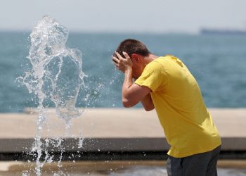 Υπέρταση: Τα προειδοποιητικά σημάδια ότι το σώμα σας επηρεάζεται από τη ζέστη