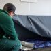 Κρατούμενοι στην Αυστραλία φτιάχνουν σακίδια πλάτης με κρεβάτια για άστεγους