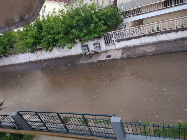 Μπάρα: Στο ίδιο έργο θεατές | Σε ποτάμια μετατράπηκαν οι δρόμοι