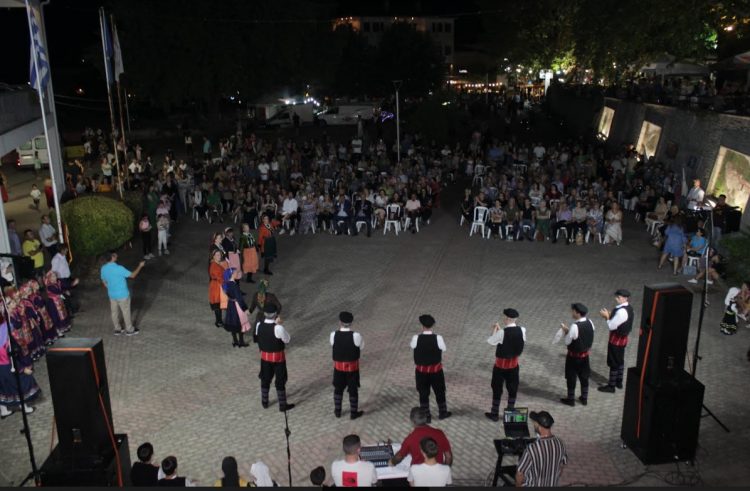 Πανδαισία παραδοσιακών χορών στην Πύλη