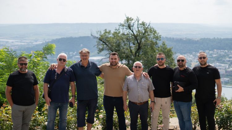 Δωρεά ενός πυροσβεστικού οχήματος από τον Δήμο του Kelsterbach στον Δήμο Μετεώρων