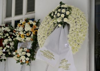 Θρήνος στο τελευταίο αντίο του Πρίγκιπα Μιχαήλ – Στο Τατόι η ταφή του