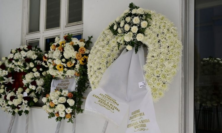 Θρήνος στο τελευταίο αντίο του Πρίγκιπα Μιχαήλ – Στο Τατόι η ταφή του