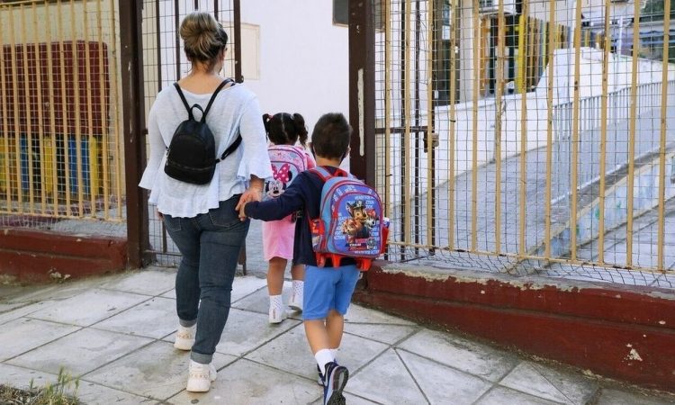 Πότε ανοίγουν οι παιδικοί και βρεφονηπιακοί σταθμοί – Γιατί θα ξεκινήσουν μια μέρα αργότερα