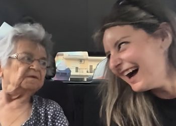 Άπαικτη η γιαγιά Θάλεια: Viral για ακόμη μια φορά
