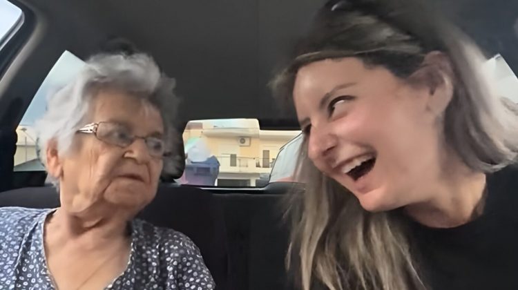 Άπαικτη η γιαγιά Θάλεια: Viral για ακόμη μια φορά