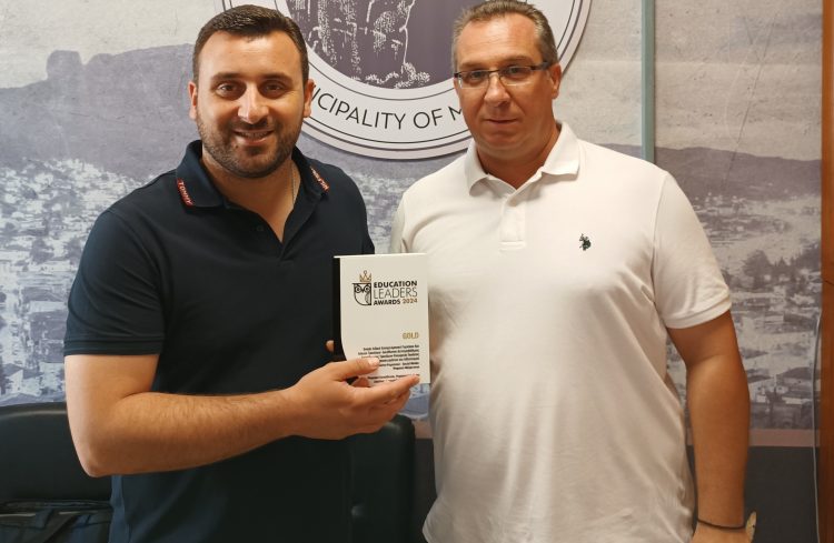 Συνάντηση του Λευτέρη Αβραμόπουλου με τον καθηγητή Μάριο Παπαευσταθίου