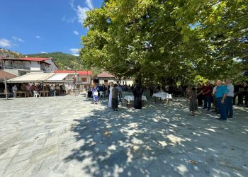 Εγκαινιάστηκε από τον Δήμαρχο Μετεώρων Λ. Αβραμόπουλο η ανακατασκευασμένη Κεντρική Πλατεία της Παναγίας