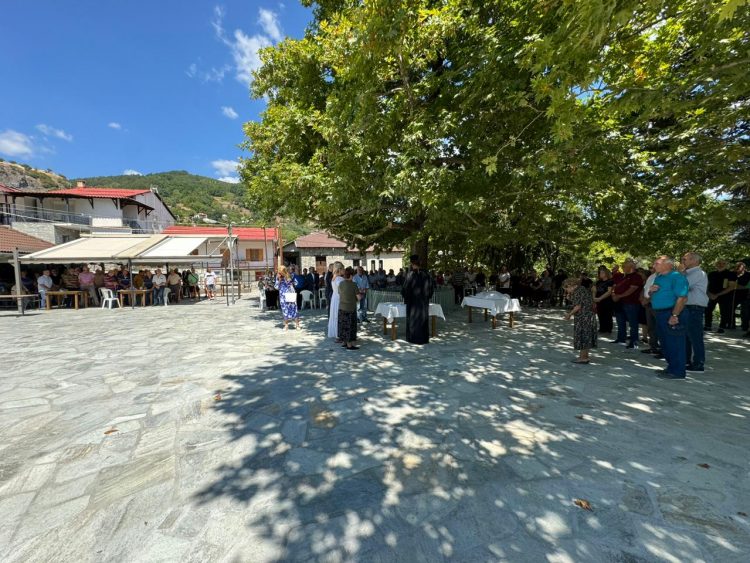 Εγκαινιάστηκε από τον Δήμαρχο Μετεώρων Λ. Αβραμόπουλο η ανακατασκευασμένη Κεντρική Πλατεία της Παναγίας