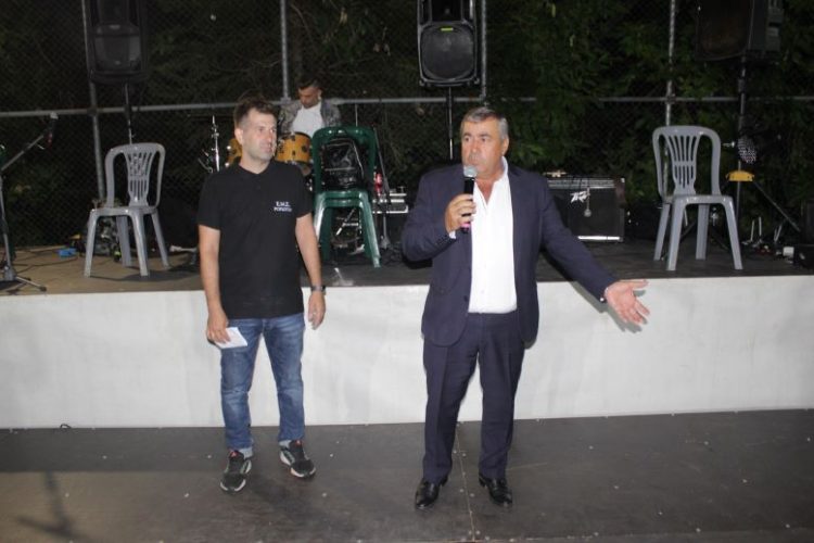 Ο χορός του Εκπολιτιστικού και Μορφωτικού Συλλόγου Ροπωτού    